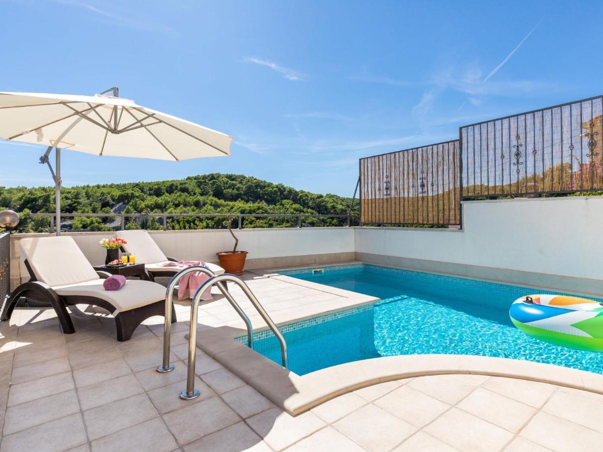 Luxurious Villa In Selca With Pool المظهر الخارجي الصورة