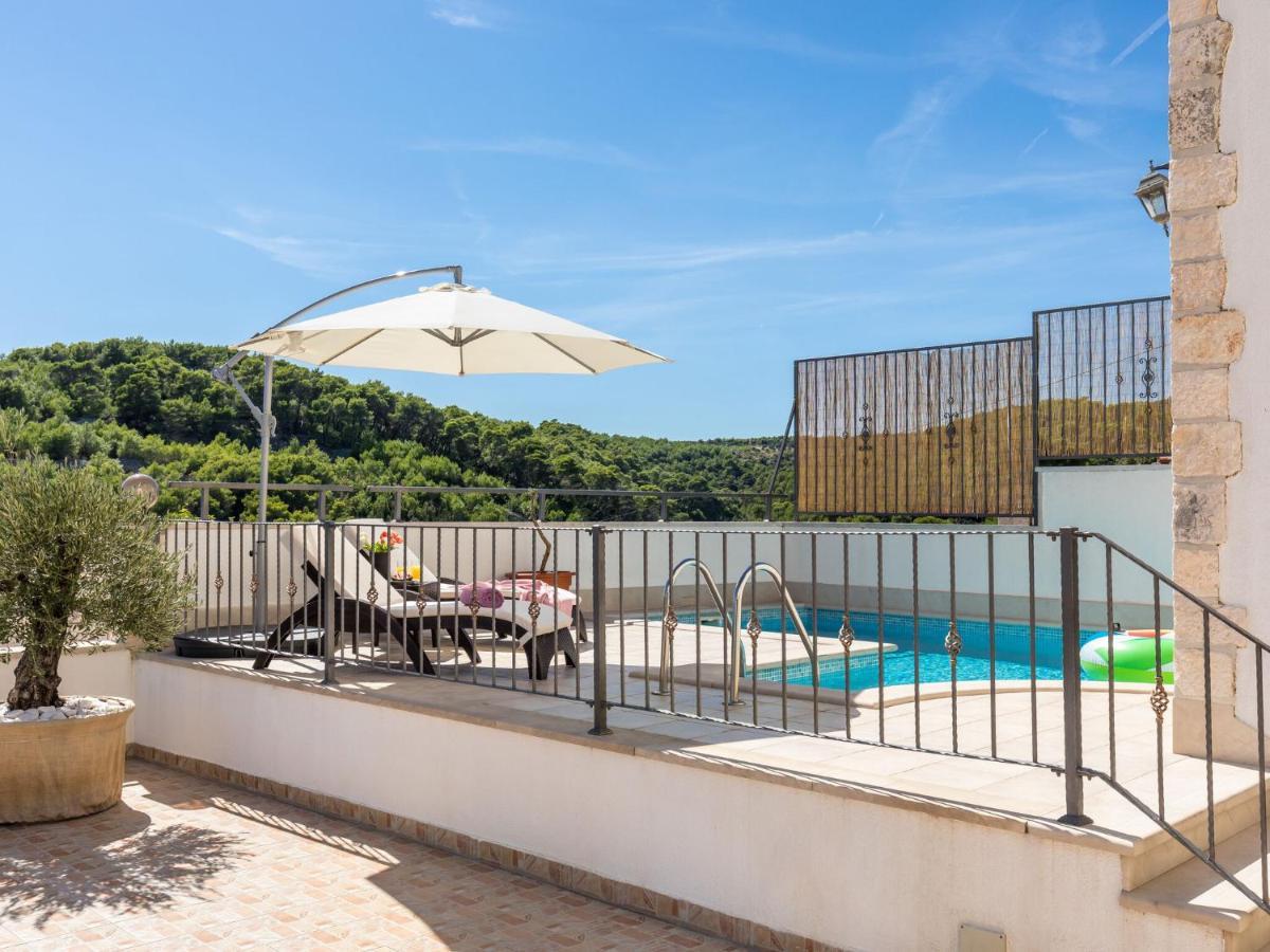Luxurious Villa In Selca With Pool المظهر الخارجي الصورة