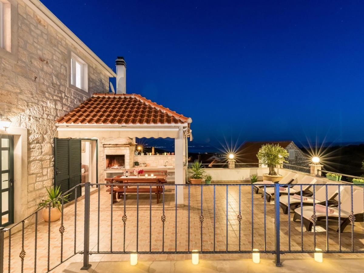 Luxurious Villa In Selca With Pool المظهر الخارجي الصورة