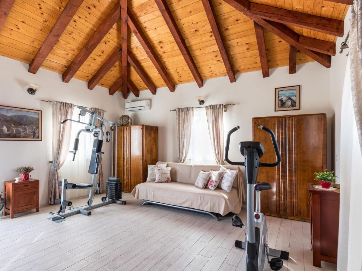 Luxurious Villa In Selca With Pool المظهر الخارجي الصورة
