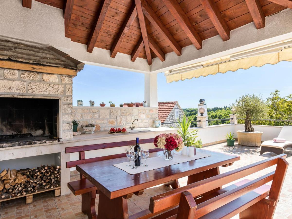 Luxurious Villa In Selca With Pool المظهر الخارجي الصورة